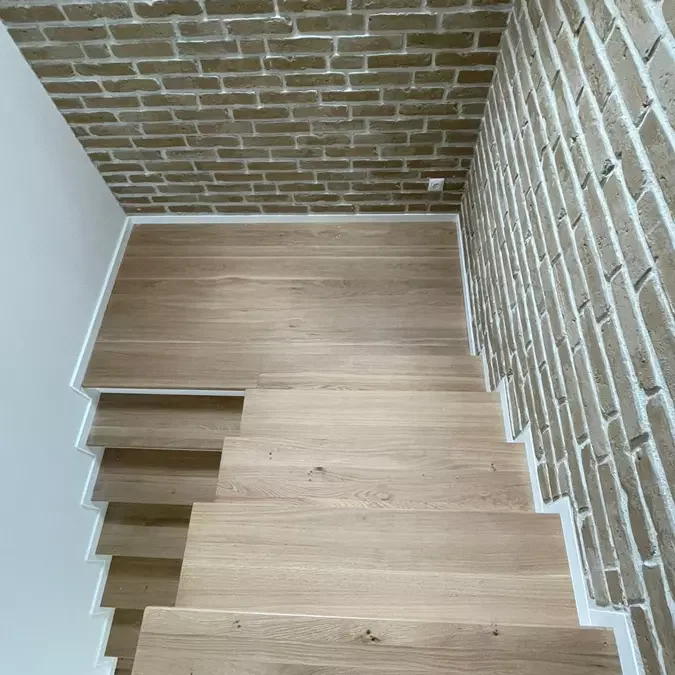 Cena schodów drewnianych – dlaczego nie jest publikowana w Internecie?