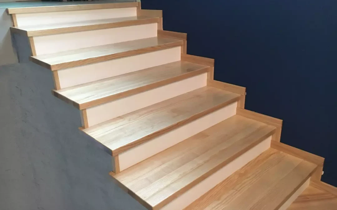 Ile kosztuje wykonanie schodów drewnianych - cena w 2023