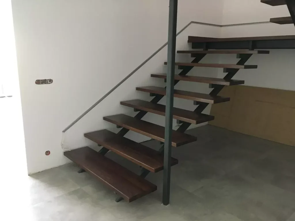 Pasja, Wiedza i Wysokiej Jakości Drewno – Sekret Idealnych Schodów Produkujemy stopnice schodowe 1024x768 1