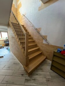 Oblozenie starych schodow z balustrada 14 20 tys brutto2 768x1024