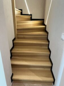 Schody Jesionowe Podstopien Jesionowy cokolik czarny 14 17 stopni 12 15 tys brutto 2 768x1024