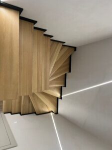 Schody Jesionowe Podstopien Jesionowy cokolik czarny 14 17 stopni 12 15 tys brutto 4 768x1024